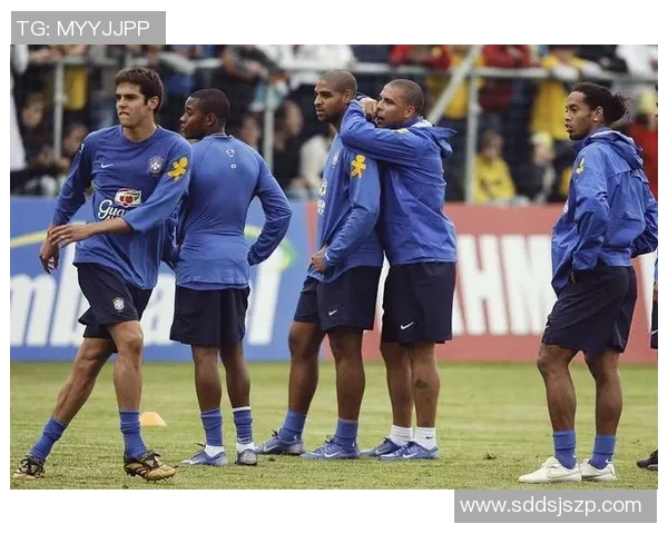 巴西足球黄金一代:塞尔吉尼奥、罗纳尔多与卡卡共铸辉煌历史 巴西足球黄金一代:塞尔吉尼奥、罗纳尔多与卡卡共铸辉煌历史